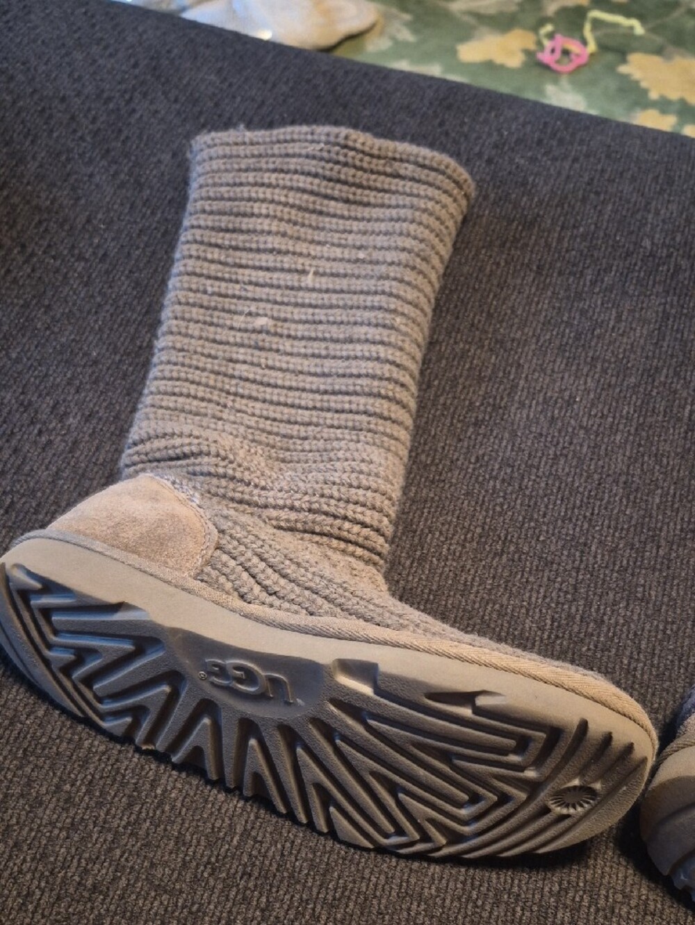 UGG Kids Gray Ribbed Knit Boot Slippers - Picture 4 of 8
